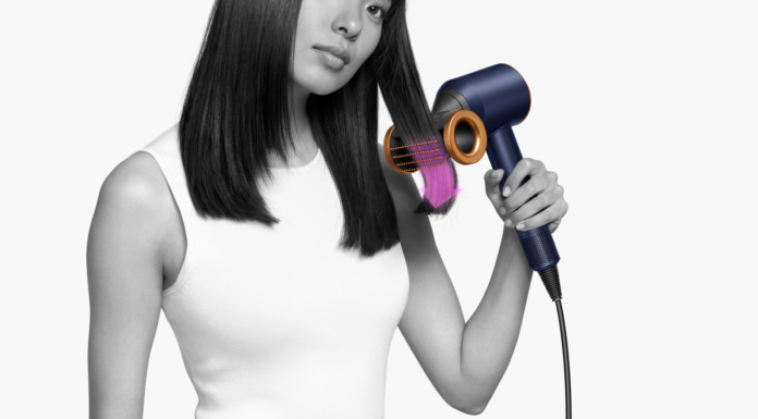 Introducing Dyson’s two-in-one Flyaway Smoother, for self-stylers to achieve a salon style finish